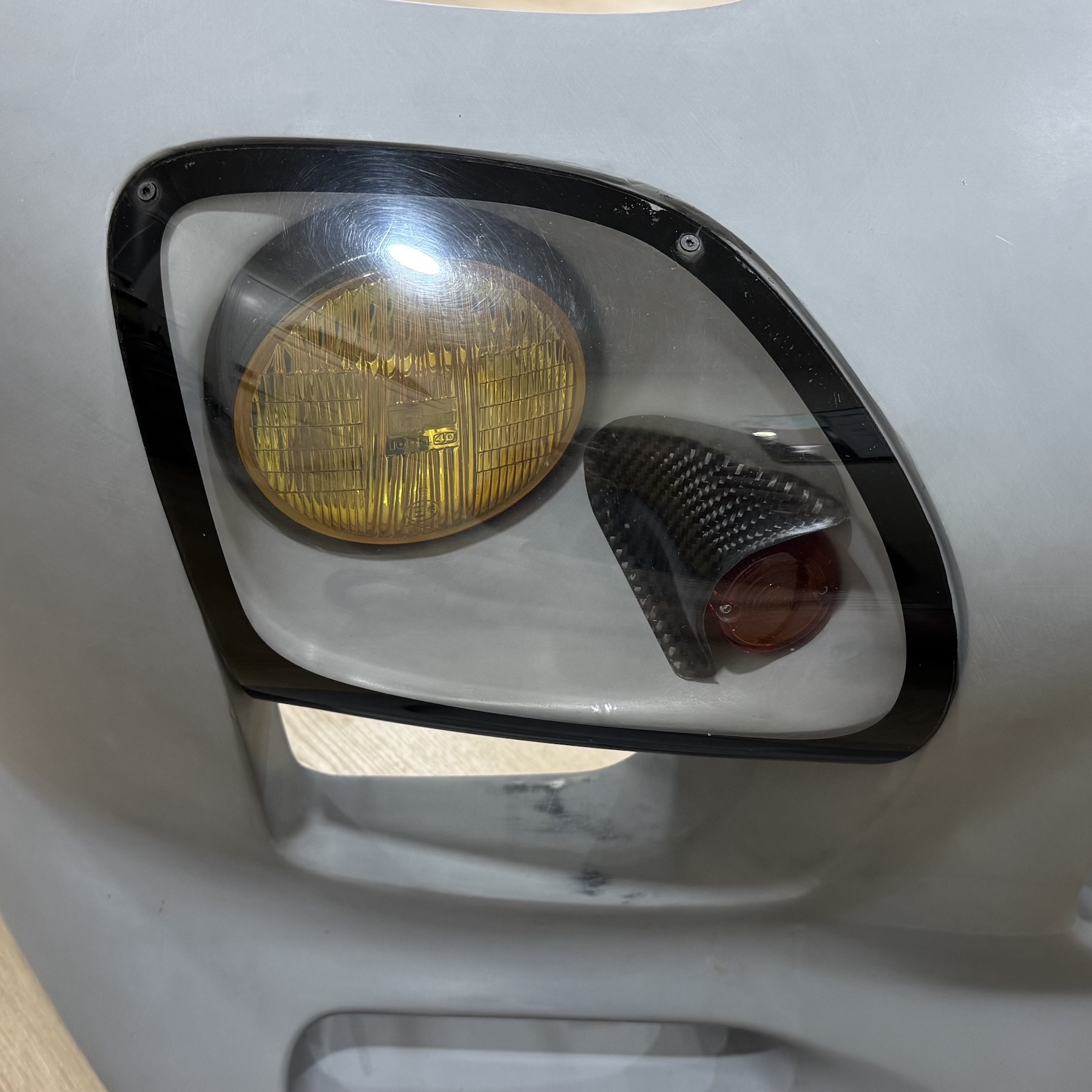Carbon fiber turn signal shroud installed with lens