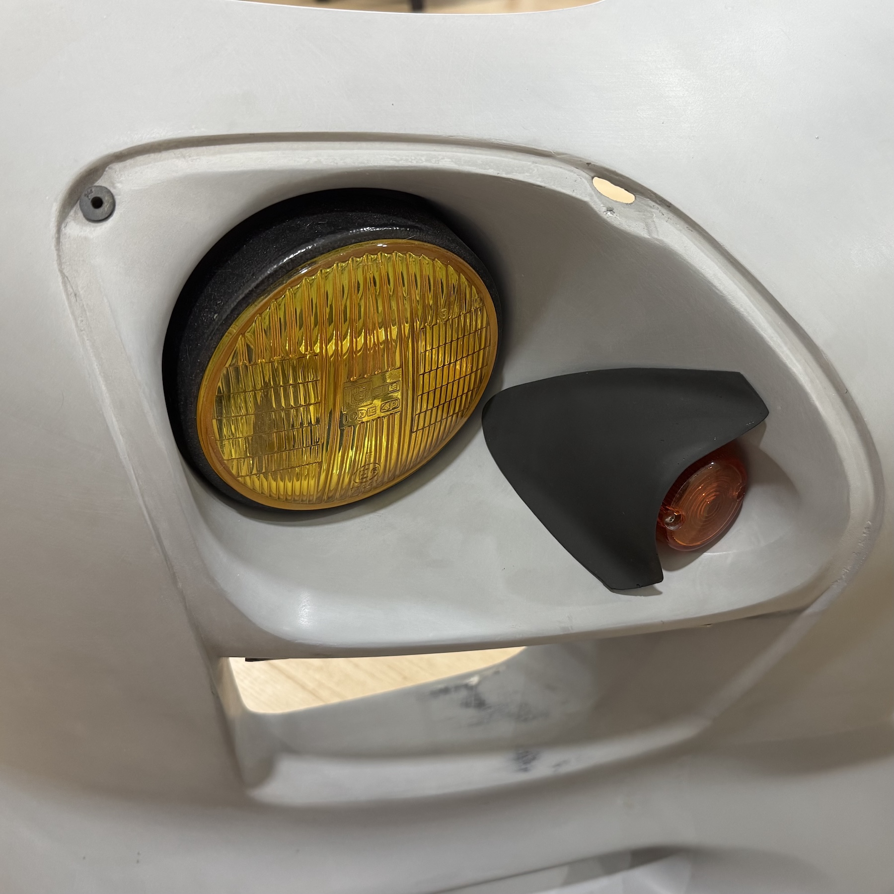 Standard turn signal shroud